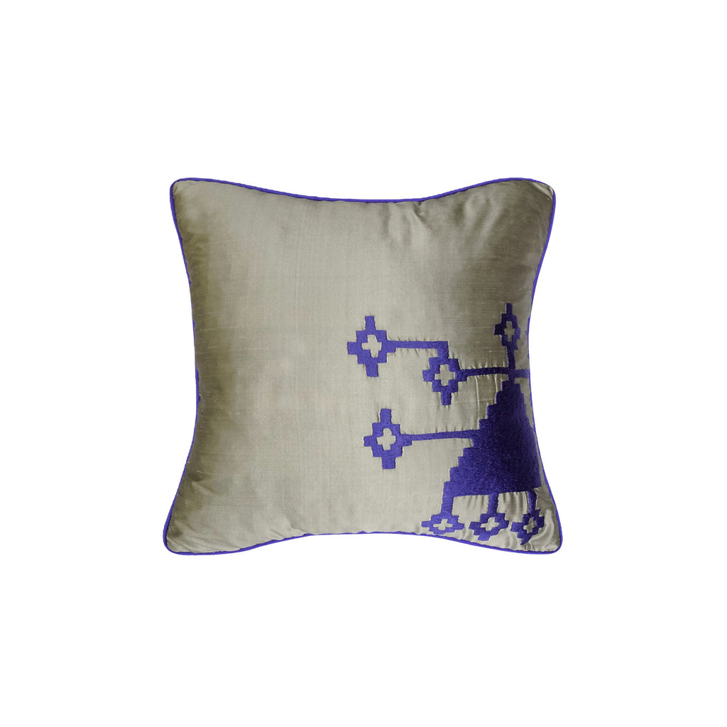 Motifi kasnakla islenmis ev tekstili urunu ipek kare kirlent_Home textile product silk square cushion with motif embroidered with tambour