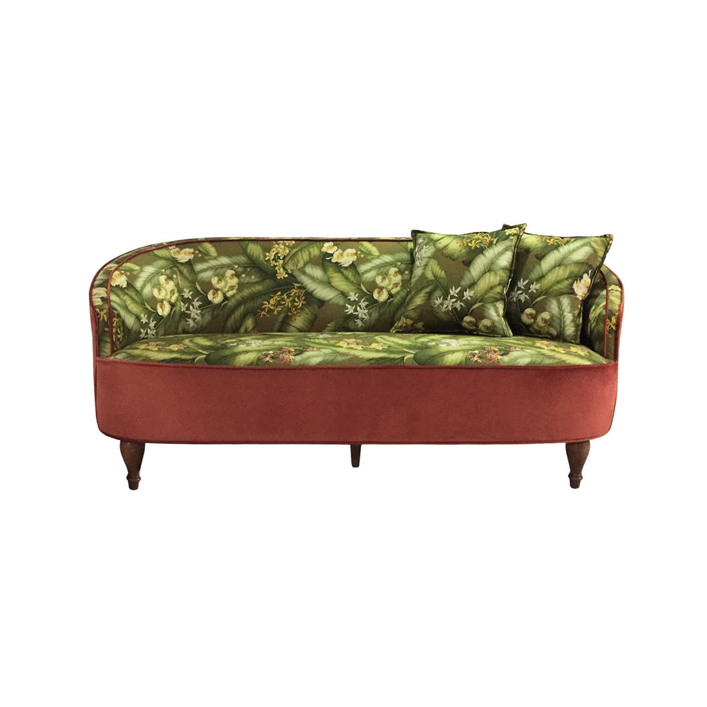 Muz yapragi ve cicek desenli dosemeli alti kizil iki kisilik yastikli kanepe_Floral banana leaf patterned double sofa with two cushions