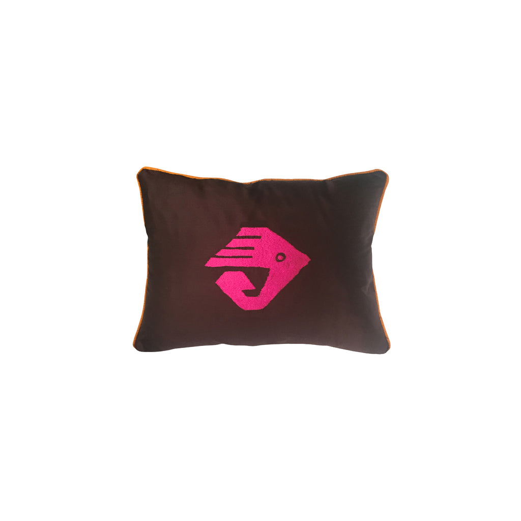 Pembe kus motifi bir Nigde kiliminden alinmis olan dikdortgen acikahve yastik_Dark brown rectangular cushion with pink bird motif