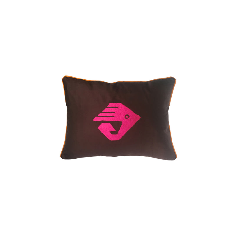 Pembe kus motifi bir Nigde kiliminden alinmis olan dikdortgen acikahve yastik_Dark brown rectangular cushion with pink bird motif