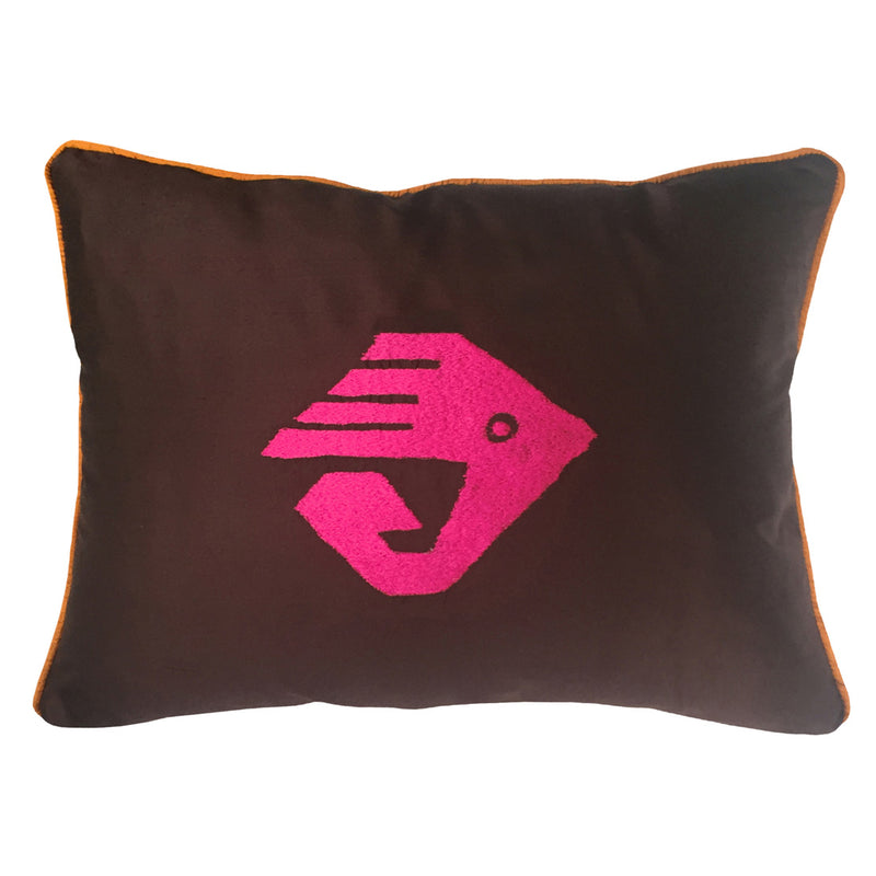 Pembe kus motifi bir Nigde kiliminden alinmis olan dikdortgen acikahve yastik_Dark brown rectangular cushion with pink bird motif