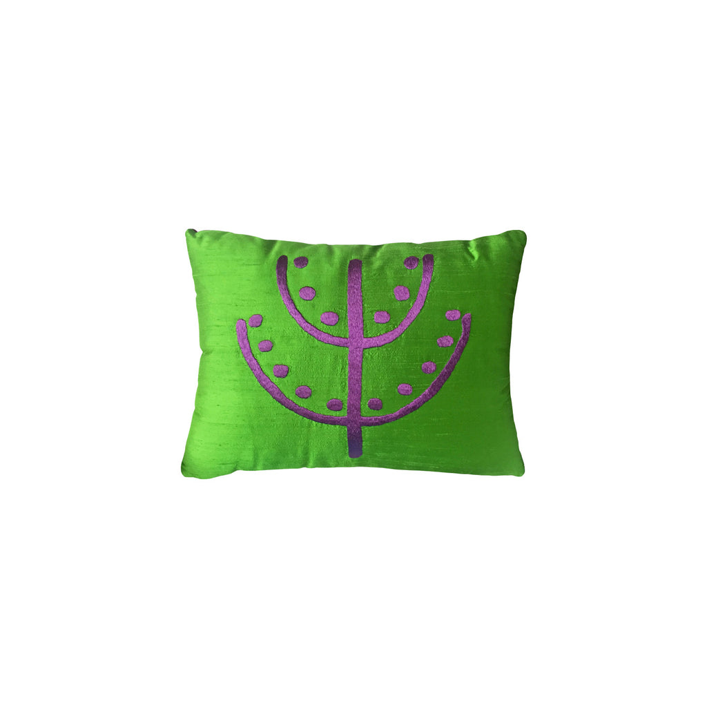 Tasarim odullu yastik serisine ait Anadolu Motifli ipek kirlent_Anatolian Motif embroidered silk cushion belonging to the design awarded cushion series