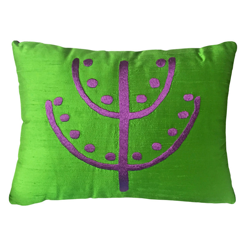 Tasarim odullu yastik serisine ait Anadolu Motifli ipek kirlent_Anatolian Motif embroidered silk cushion belonging to the design awarded cushion series