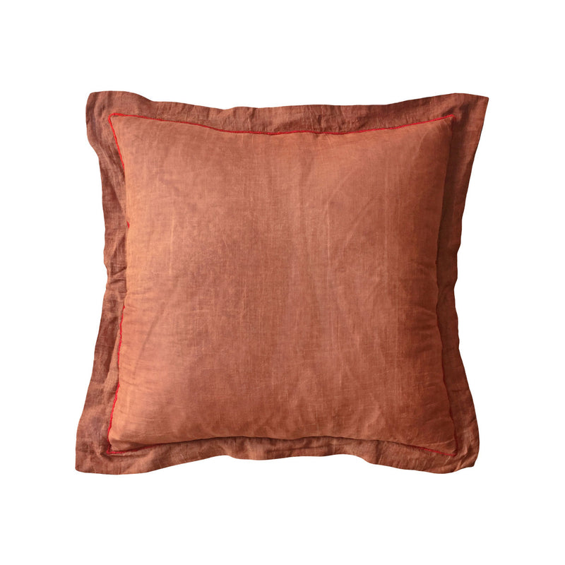 Taslamis pamuklu kirmizi nakisli bakir rengi kare yastik_Stone washed cotton copper toned square pillow with red embroidery_kissen_coussin