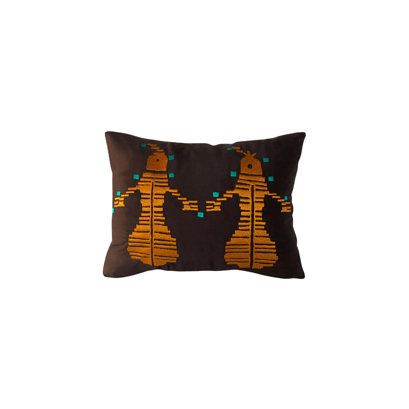 Yan yana iki insan nakisli dikdortgen hediyelik yasik_Rectangular giftware cushion with two human embroidered