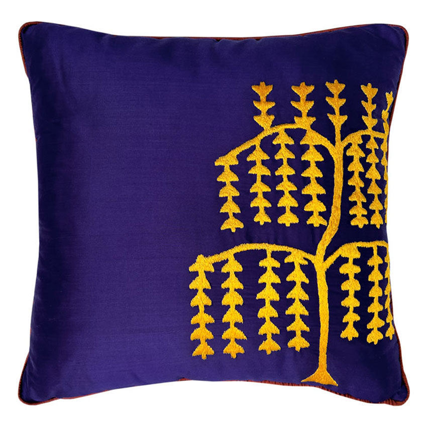 Yerkurenin ekseninin de sembolu hayat agaci motifli el yapimi yastik_Hand made cushion with tree of life motif symbolizing the axis of earth_kissen_coussin
