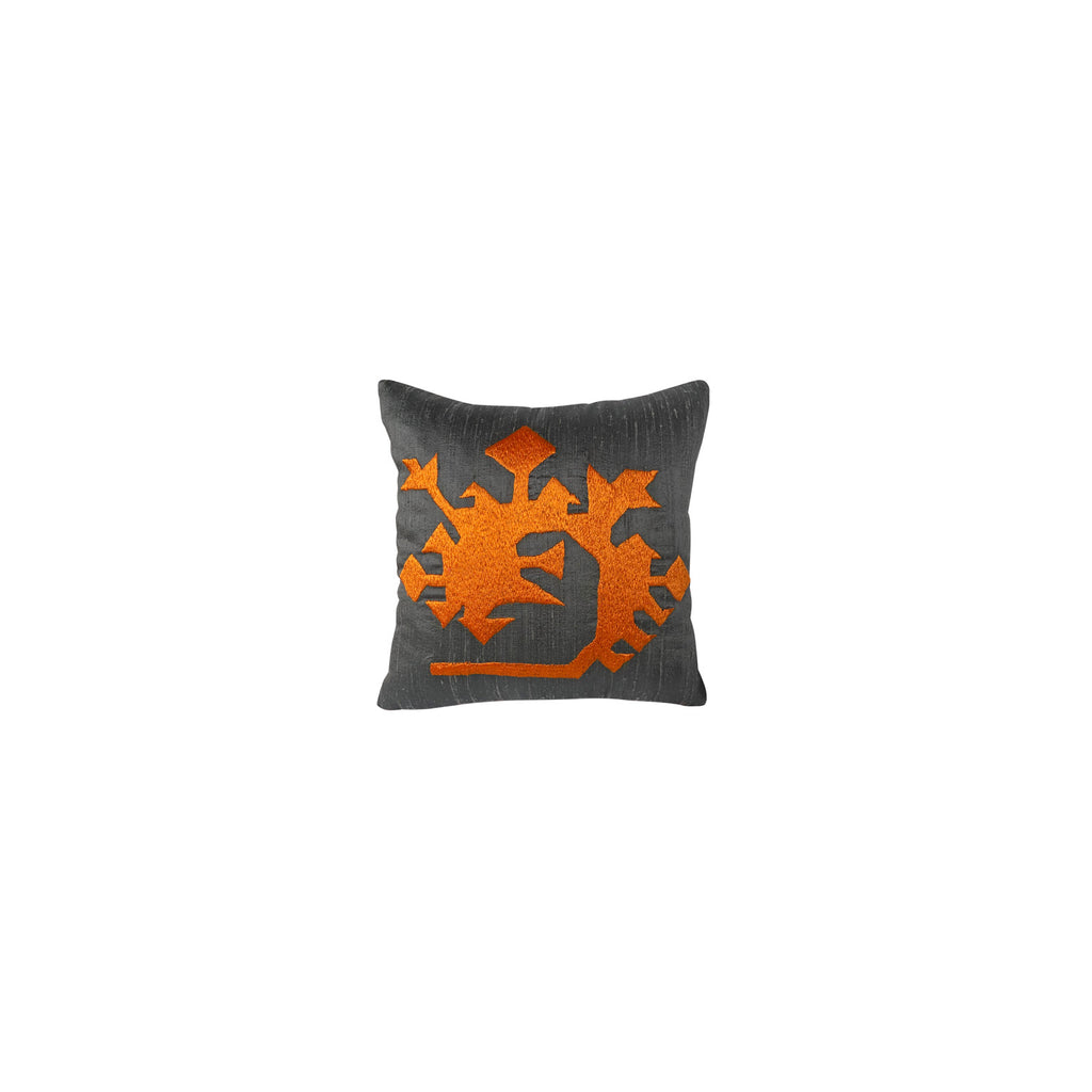 Zit renklerde Atolye 11 tasarimi kucuk ipek kirlent_Small silk cushion in contrast colors designed by Atolye 11