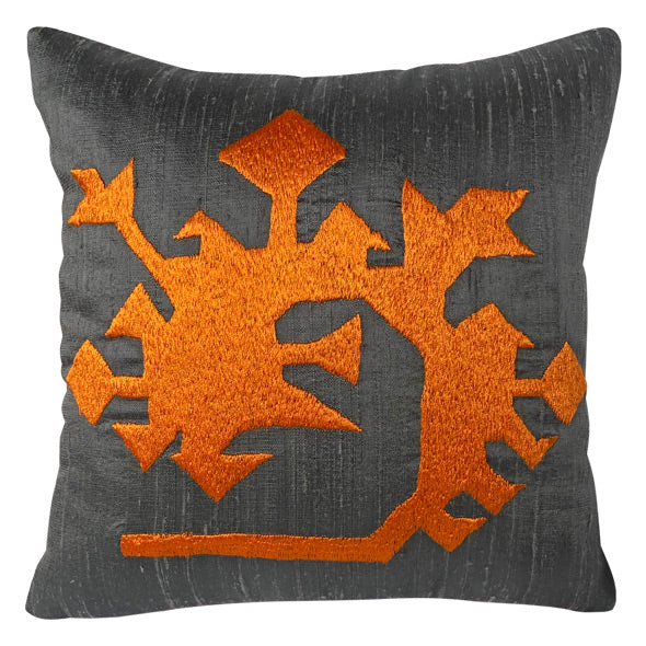 Zit renklerde Atolye 11 tasarimi kucuk ipek kirlent_Small silk cushion in contrast colors designed by Atolye 11